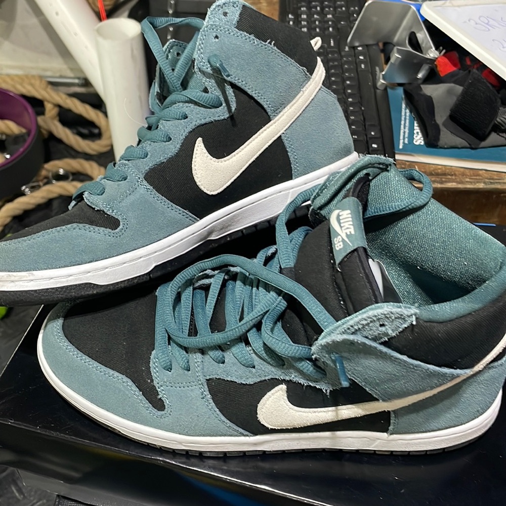 Nike SB Dunk Mid